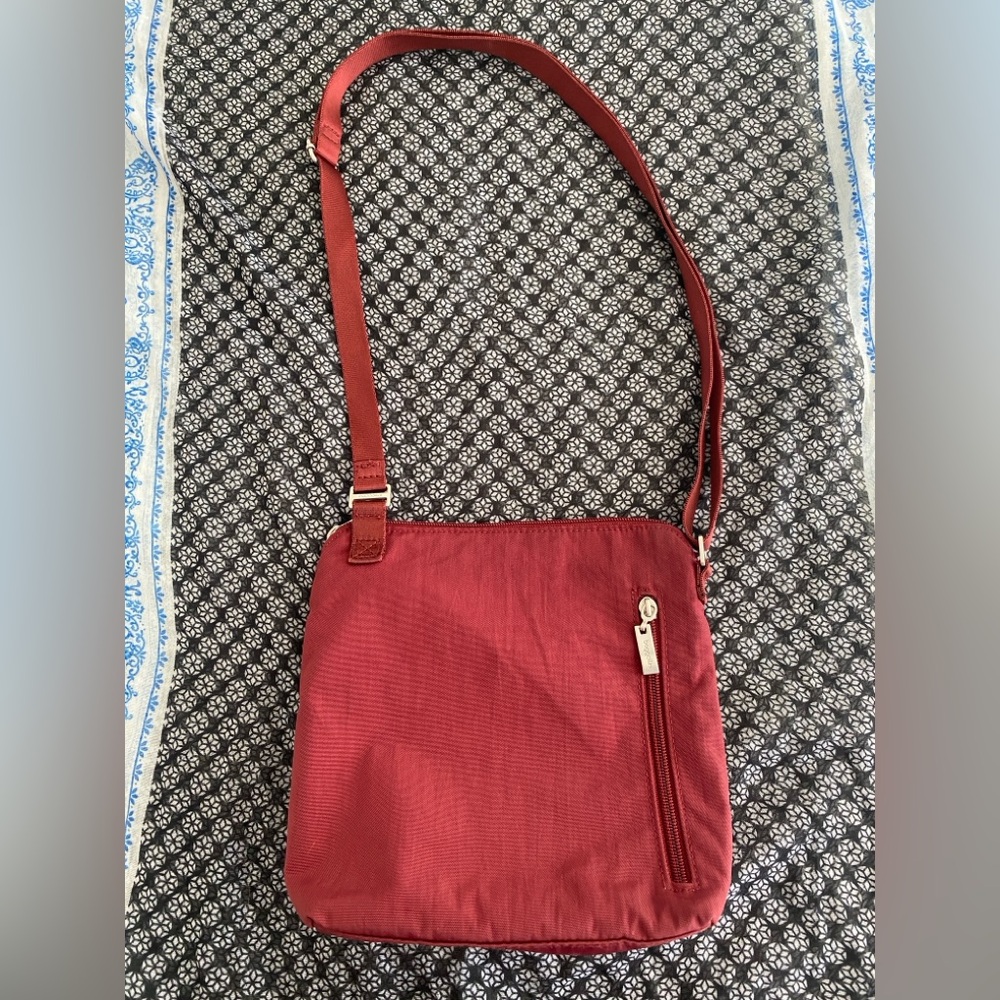 Baggallini Red Crossbody Bag - Picture 4 of 7